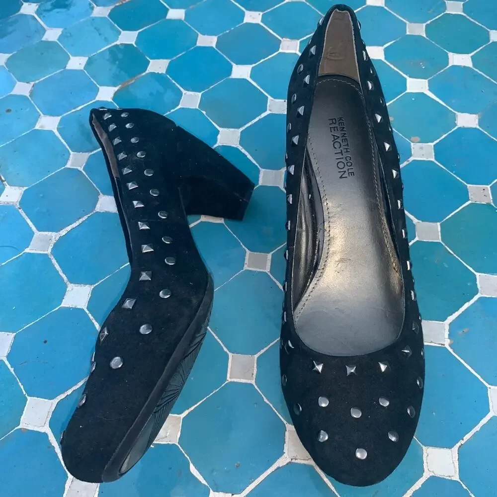 NEW KENNETH COLE STUDDED BLACK SUEDE LEATHER PUMPS